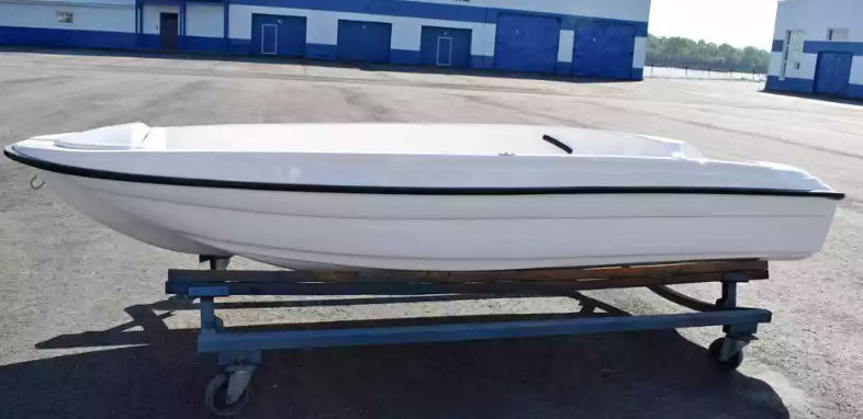 Стеклопластиковая лодка Пингвин (тримаран) в Новочеркасске