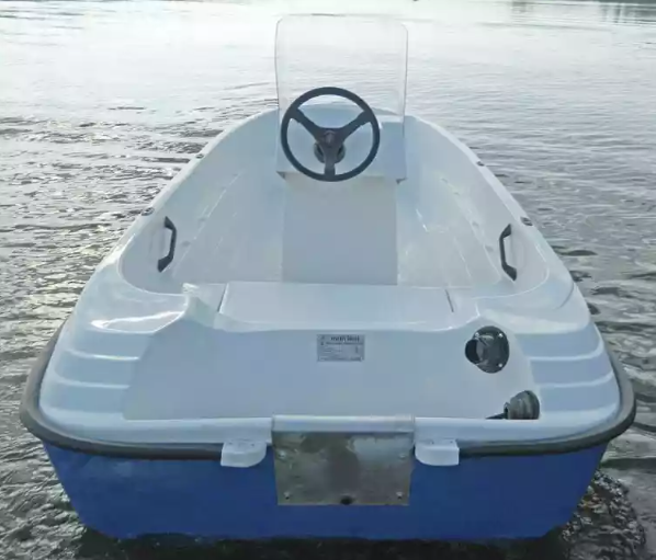 Стеклопластиковая лодка Пингвин с консолью (тримаран) в Новочеркасске