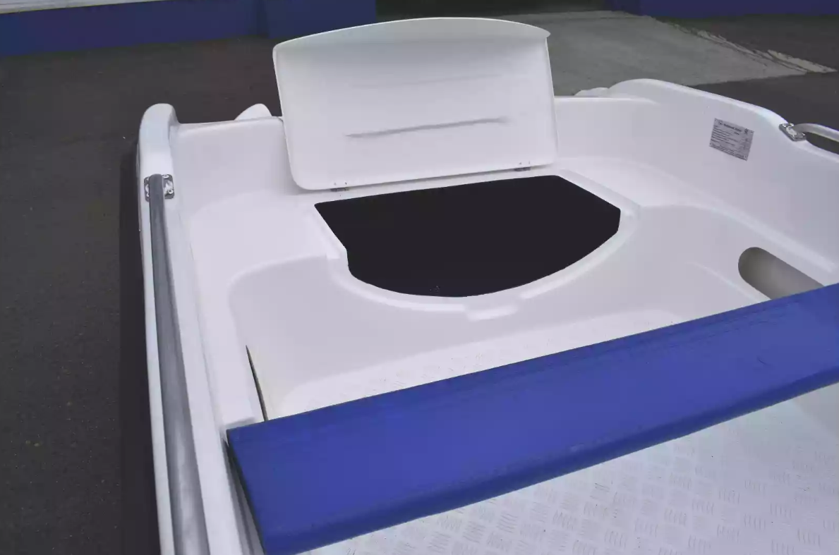 Стеклопластиковая лодка Пингвин New (тримаран) в Новочеркасске