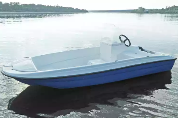 Стеклопластиковая лодка Пингвин с консолью (тримаран) в Новочеркасске