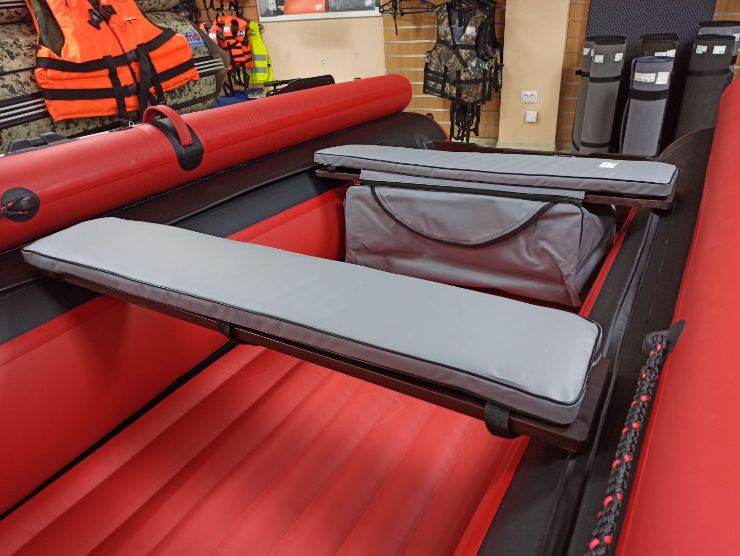 КОМПЛЕКТ МЯГКИХ НАКЛАДОК С СУМКОЙ ДЛЯ ЛОДОК 90Х20 СЕРЫЙ в Новочеркасске