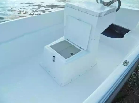 Стеклопластиковая лодка Пингвин с консолью (тримаран) в Новочеркасске