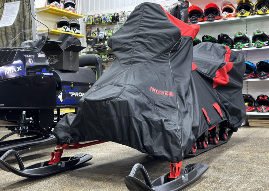 Чехол транспорт. снегохода IKUDZO HUNTER черно-красный Оксфорд ПРЕМИУМ качества с лого IKUDZO в Новочеркасске