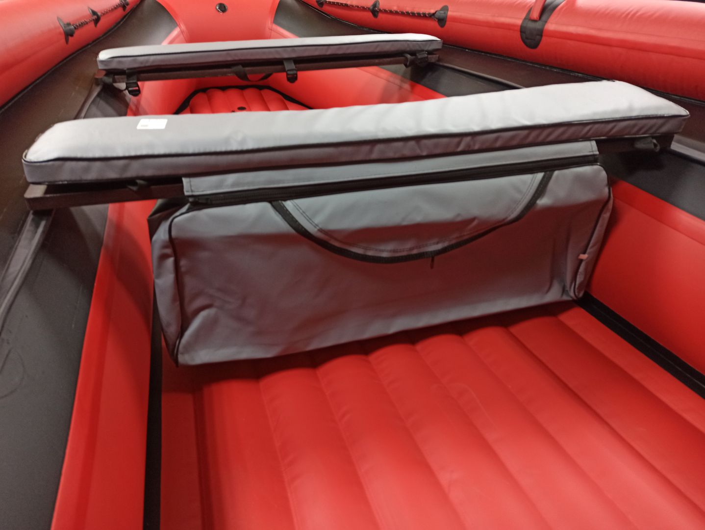 КОМПЛЕКТ МЯГКИХ НАКЛАДОК С СУМКОЙ ДЛЯ ЛОДОК 90Х20 СЕРЫЙ в Новочеркасске