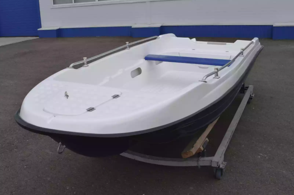 Стеклопластиковая лодка Пингвин New (тримаран) в Новочеркасске